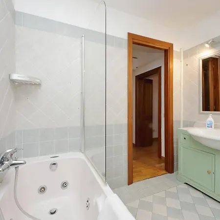 Vatican Spacious Modi