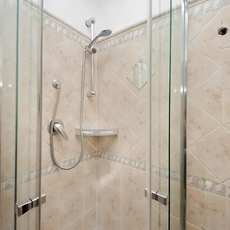 Vatican Spacious Modi Lejlighed